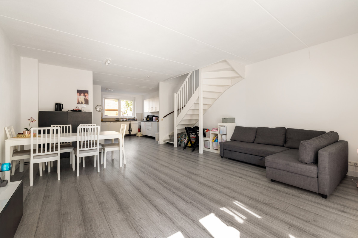 Tussenwoning te koop: Chatelainestraat 48, Almere