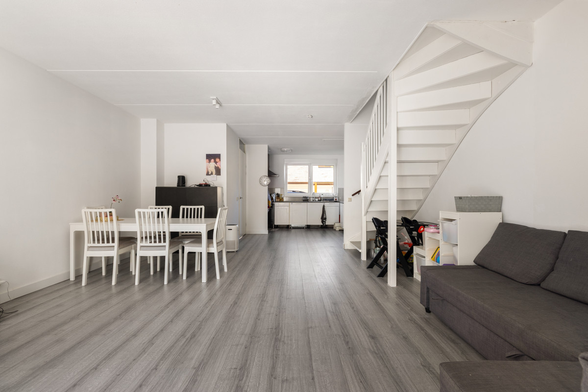 Tussenwoning te koop: Chatelainestraat 48, Almere
