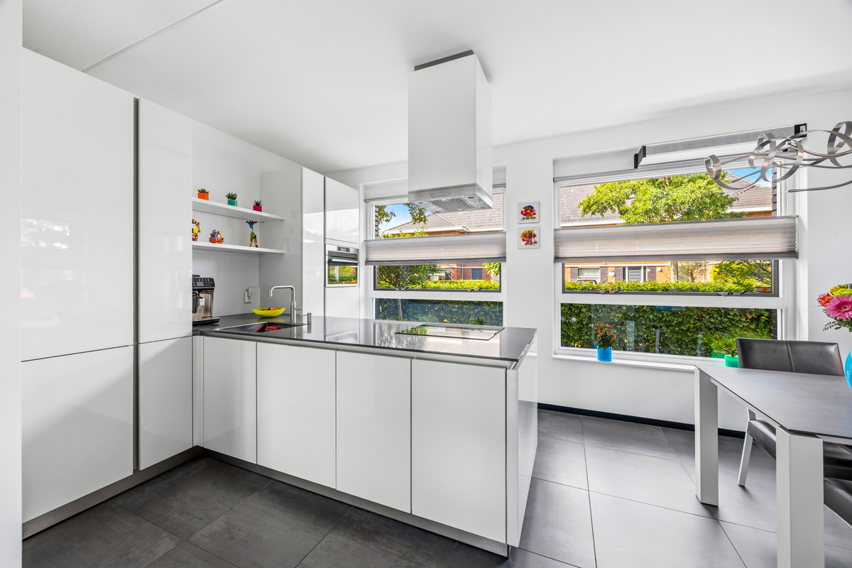 Tussenwoning te koop: Molenpolderstraat 10, 'S-Gravenhage