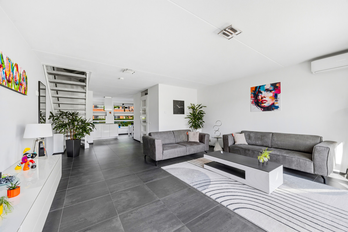 Tussenwoning te koop: Molenpolderstraat 10, 'S-Gravenhage