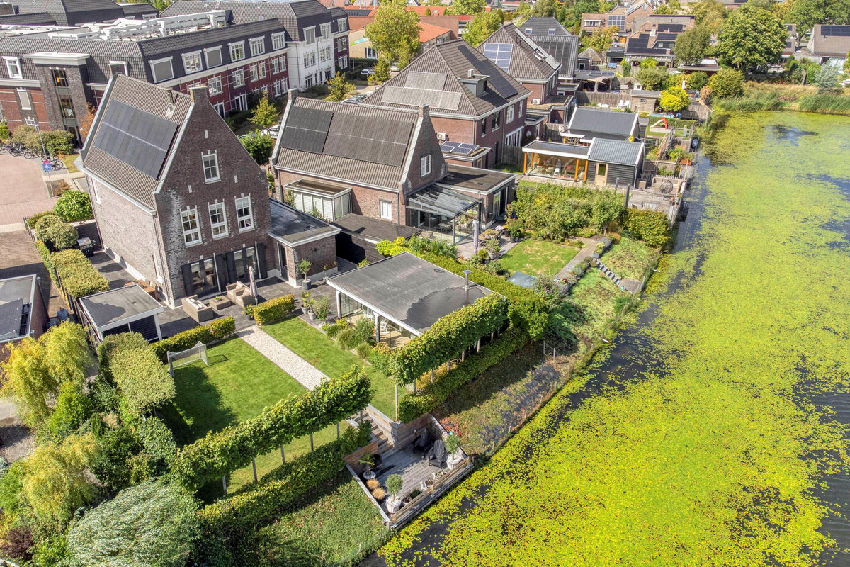 Vrijstaande woning te koop: Essenlaan 100, Dirksland