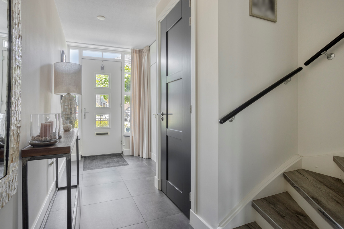 Vrijstaande woning te koop: Essenlaan 100, Dirksland
