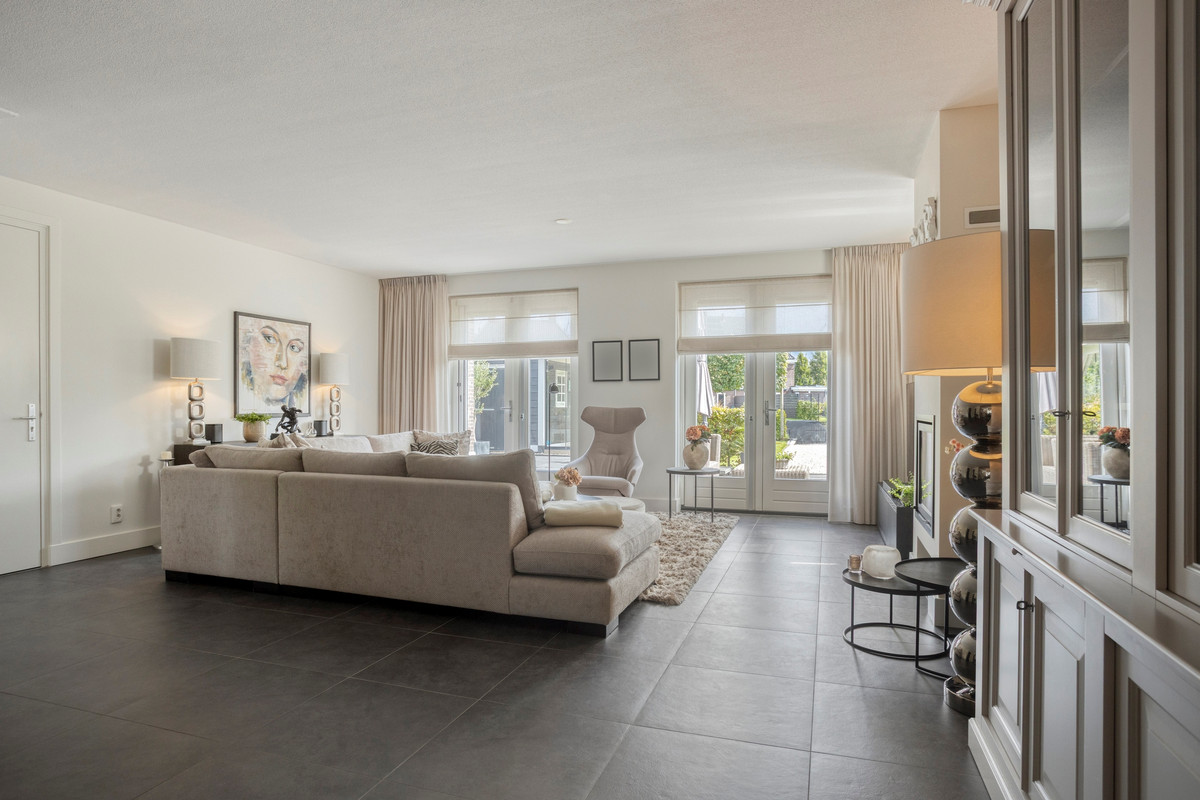 Vrijstaande woning te koop: Essenlaan 100, Dirksland