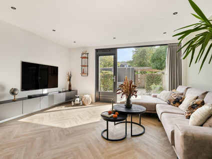 Deborah Hoeve 20