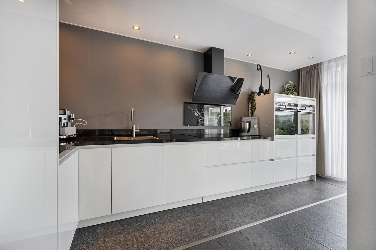 Tussenwoning te koop: Schaatsbaan 25, Barendrecht