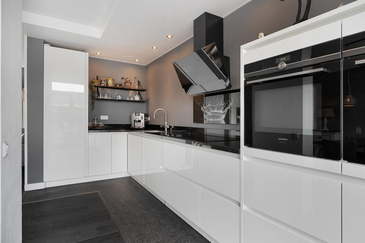 Tussenwoning te koop: Schaatsbaan 25, Barendrecht