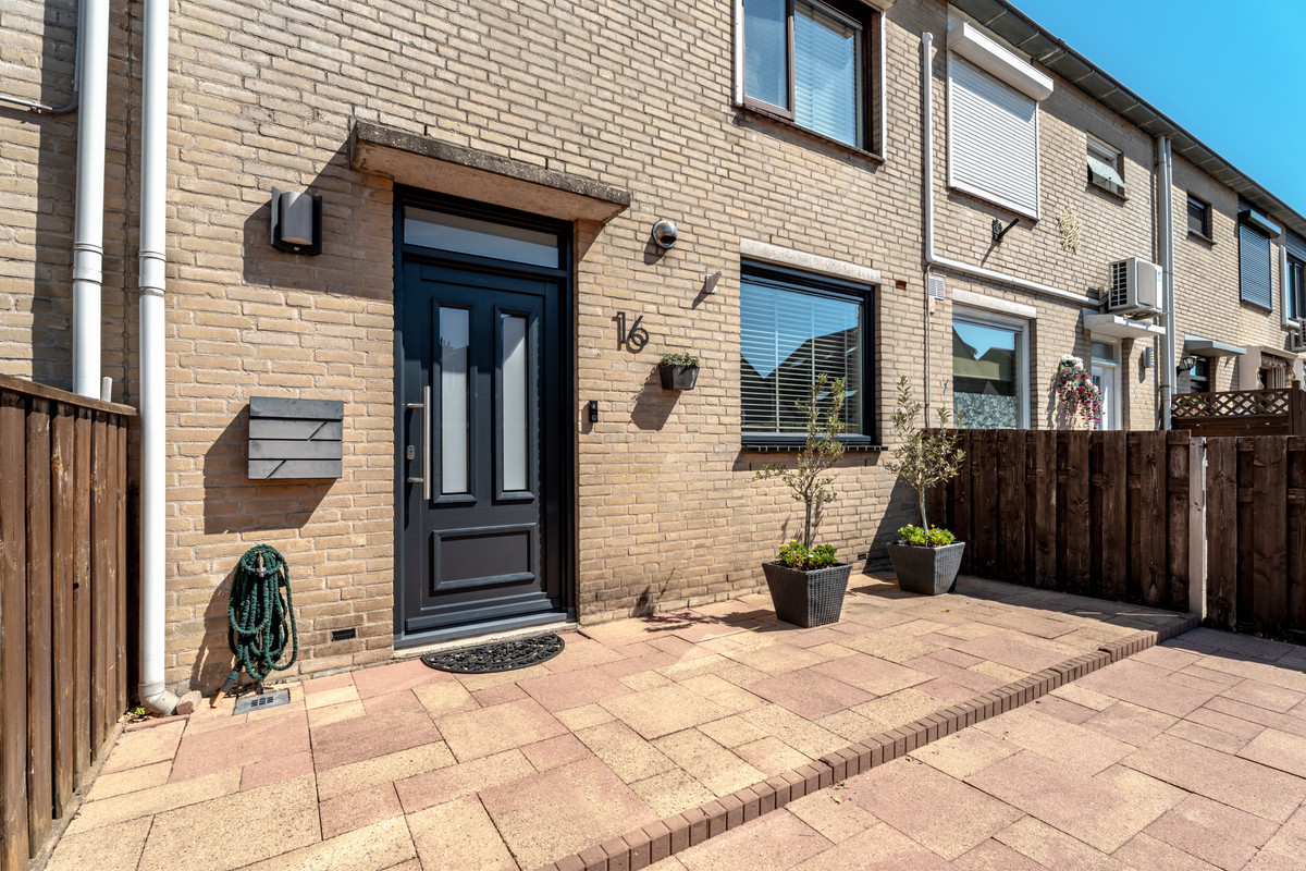 Tussenwoning te koop: Mekongstraat 16, Spijkenisse
