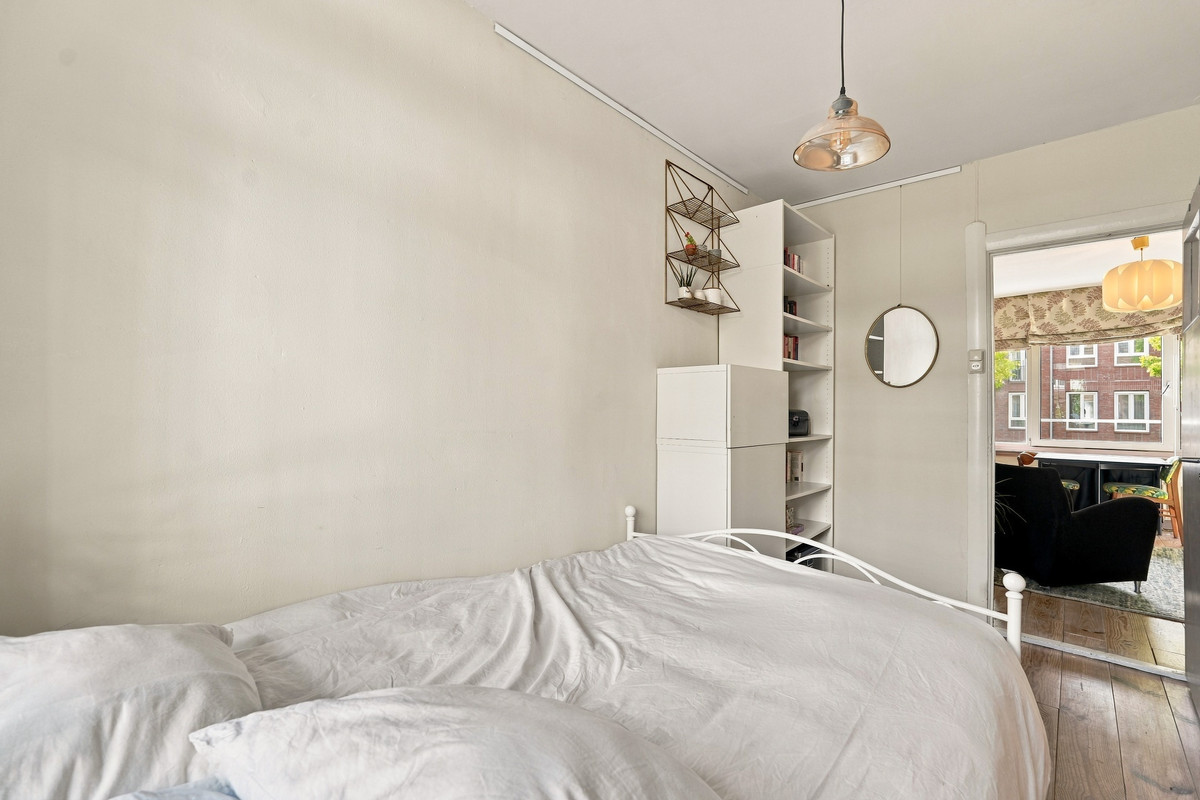 Studio te koop: Molukkenstraat 37-1, Amsterdam
