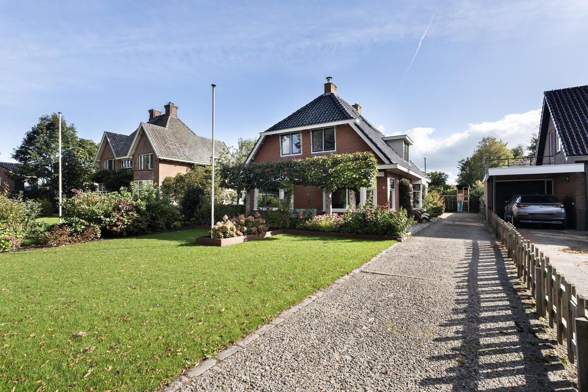 Vrijstaande woning te koop: Skoalikkers 27, Augustinusga