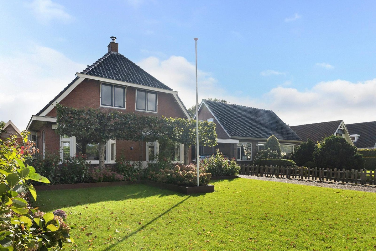 Vrijstaande woning te koop: Skoalikkers 27, Augustinusga