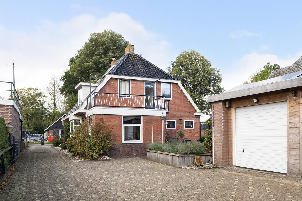 Vrijstaande woning te koop: Skoalikkers 27, Augustinusga