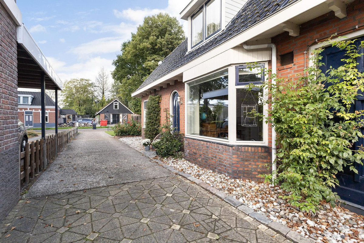 Vrijstaande woning te koop: Skoalikkers 27, Augustinusga