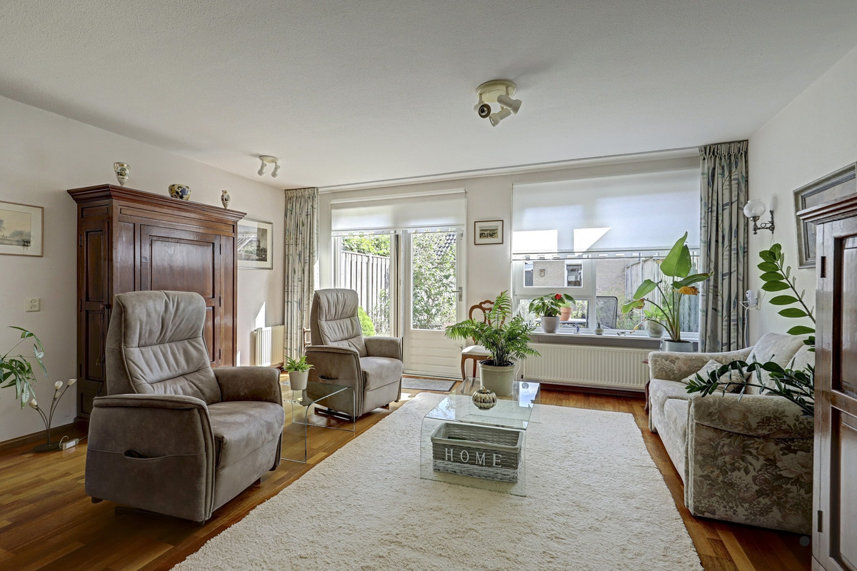 Tussenwoning te koop: Latonalaan 45, Apeldoorn
