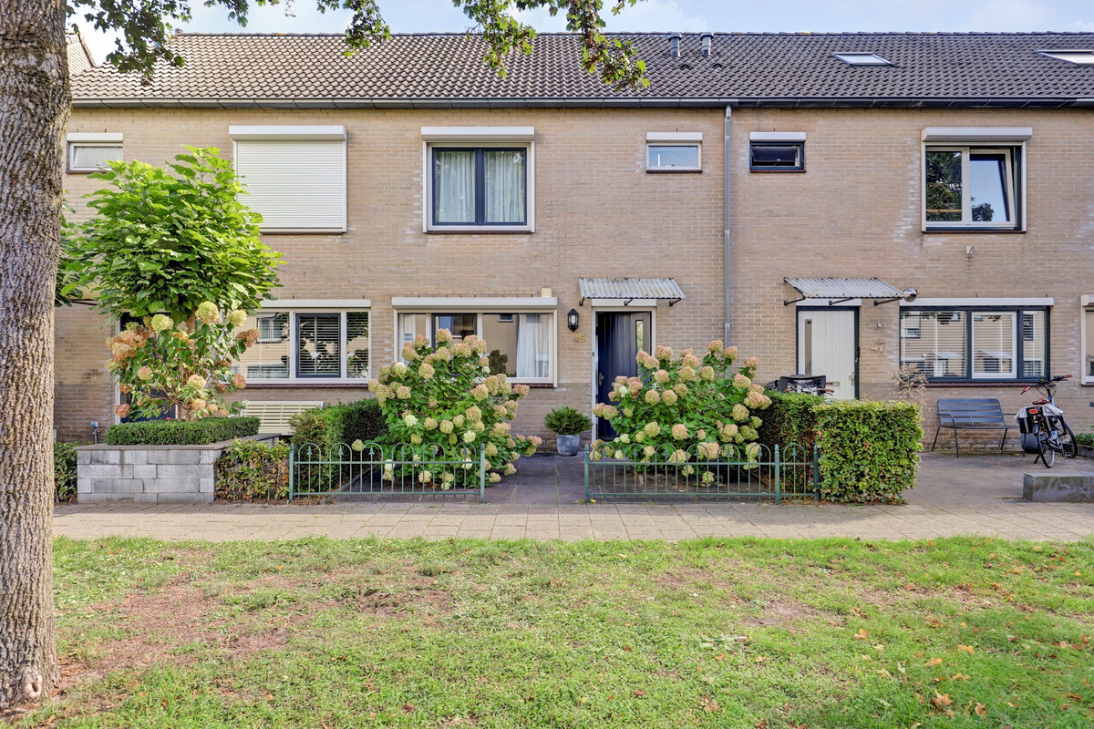 Tussenwoning te koop: Latonalaan 45, Apeldoorn
