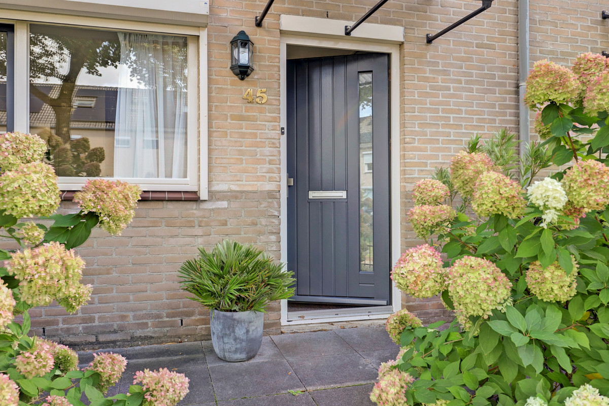 Tussenwoning te koop: Latonalaan 45, Apeldoorn
