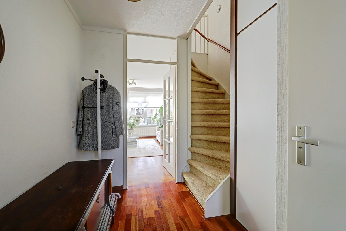 Tussenwoning te koop: Latonalaan 45, Apeldoorn