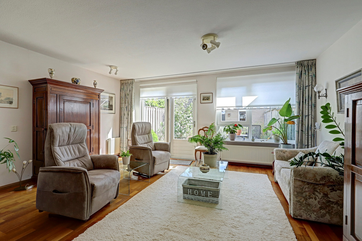 Tussenwoning te koop: Latonalaan 45, Apeldoorn