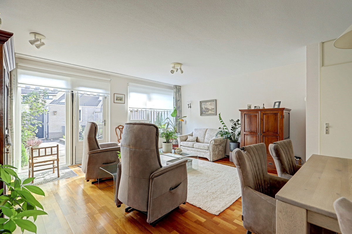 Tussenwoning te koop: Latonalaan 45, Apeldoorn