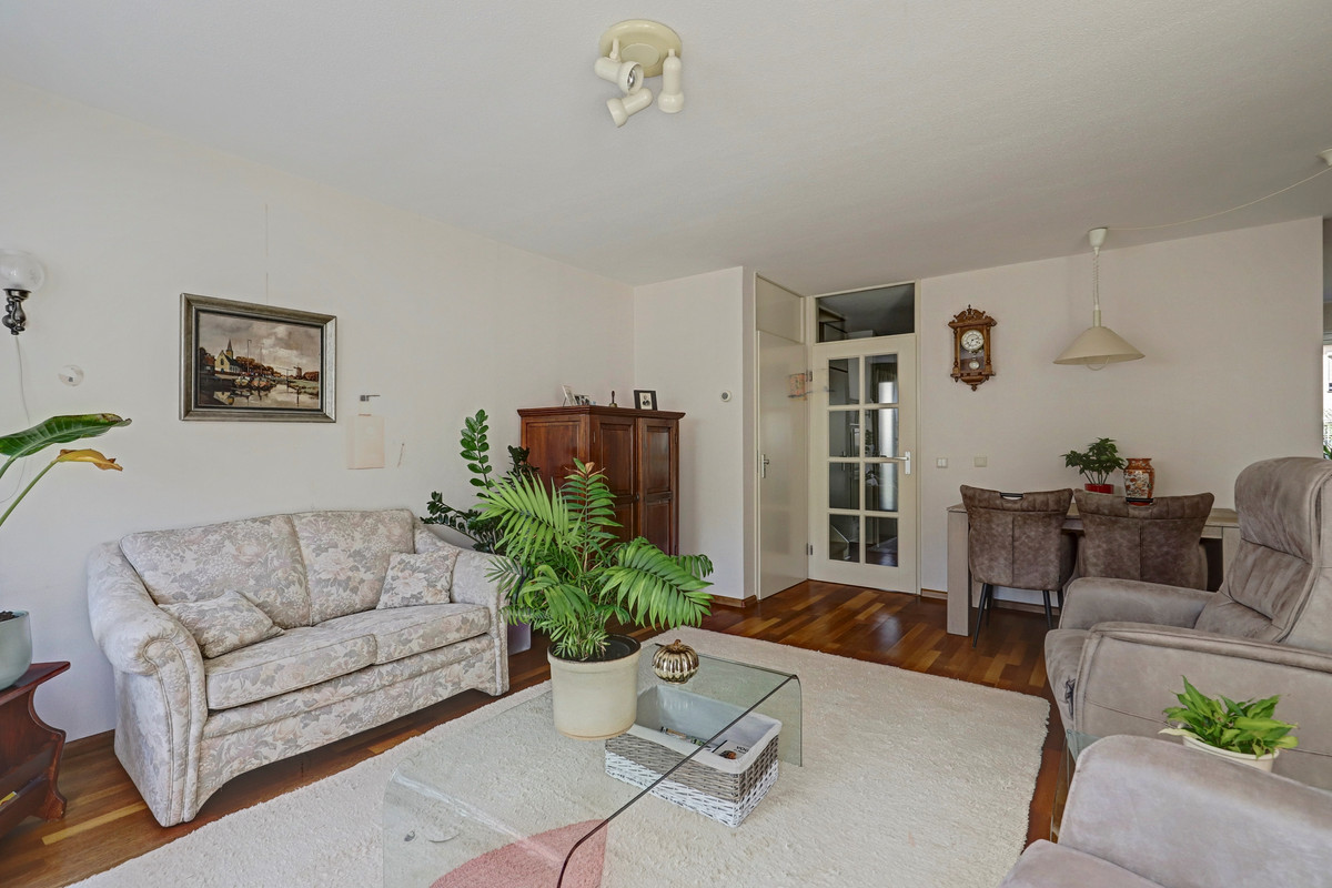 Tussenwoning te koop: Latonalaan 45, Apeldoorn