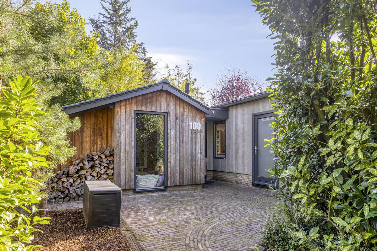 Vrijstaande woning te koop: Veldhaarweg 100, Enschede
