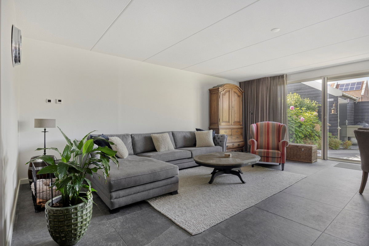 Hoekwoning te koop: Bergweg 55, Middelharnis