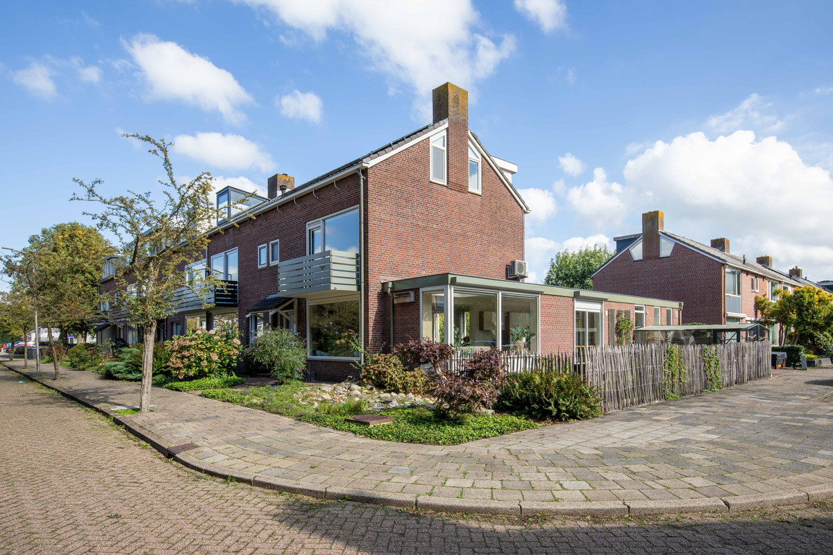 Hoekwoning te koop: Nicolaas Beetslaan 11, Uithoorn