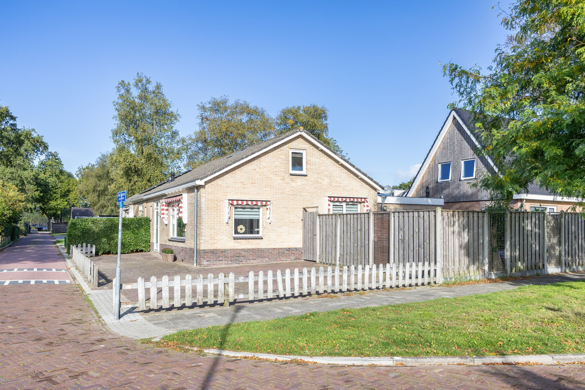 Twee-onder-één-kap te koop: Van Burumstraat 2, Sint Nicolaasga