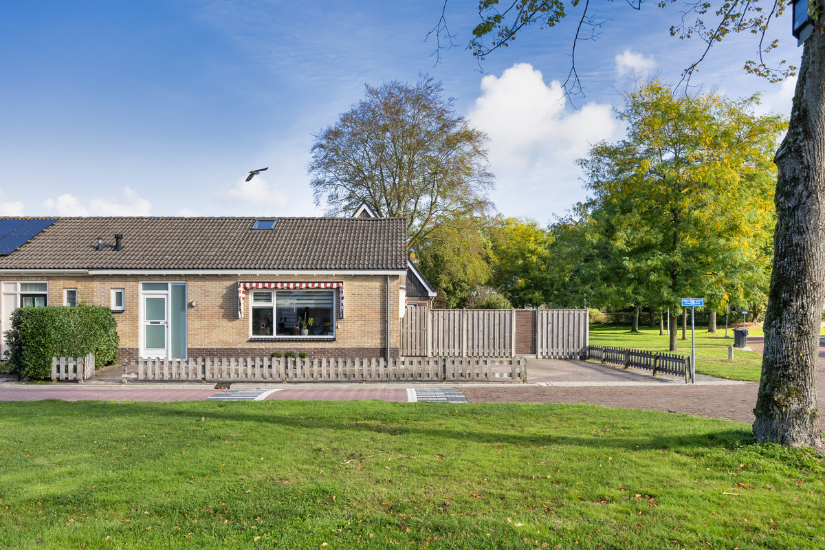 Twee-onder-één-kap te koop: Van Burumstraat 2, Sint Nicolaasga