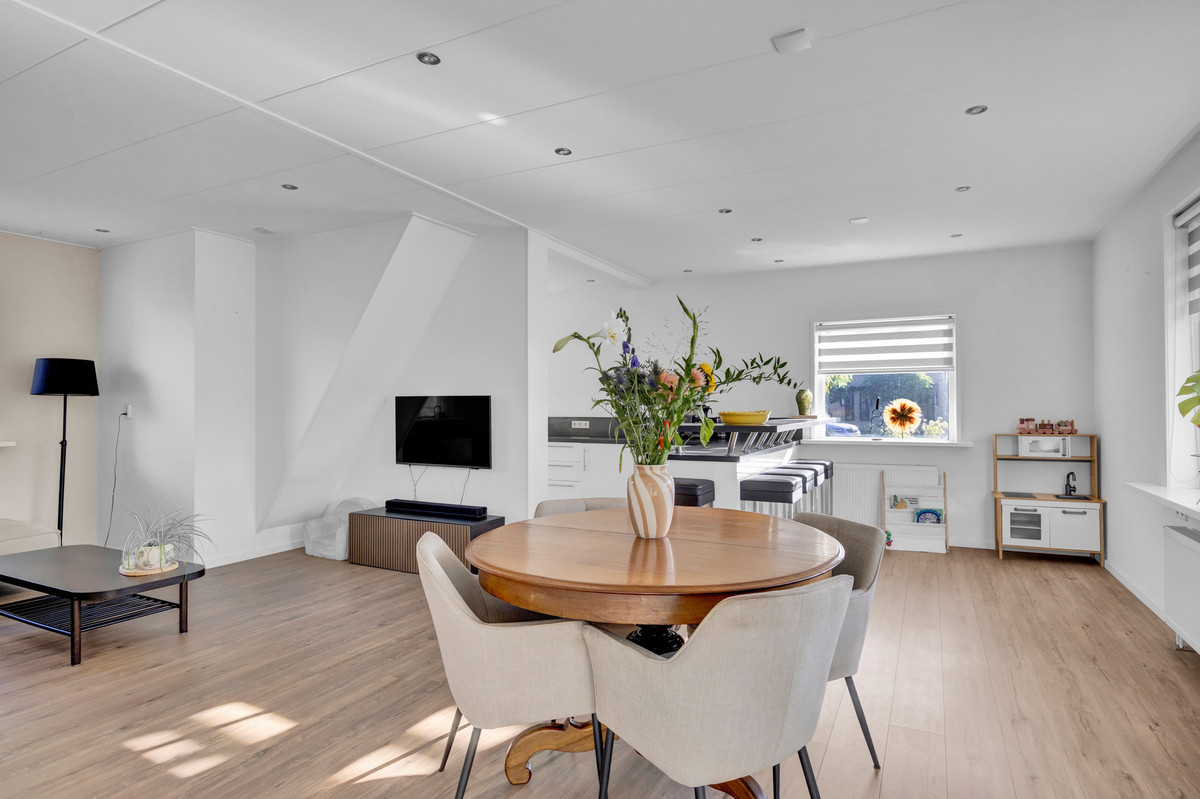 Twee-onder-één-kap te koop: Van Burumstraat 2, Sint Nicolaasga