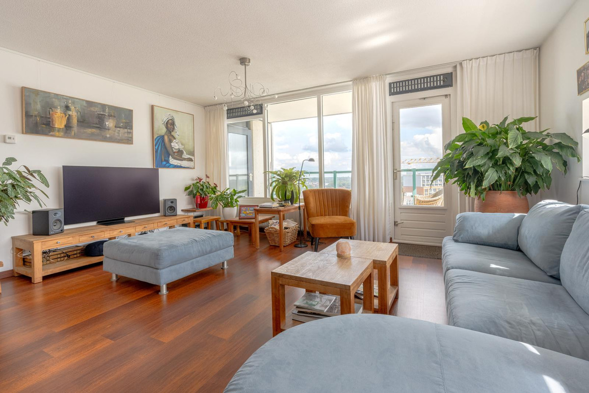 Appartement te koop: Strevelsweg 952, Rotterdam
