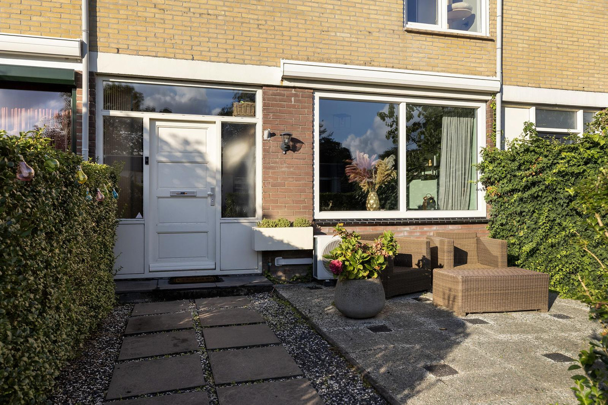 Tussenwoning te koop: Warande 9, Heerjansdam
