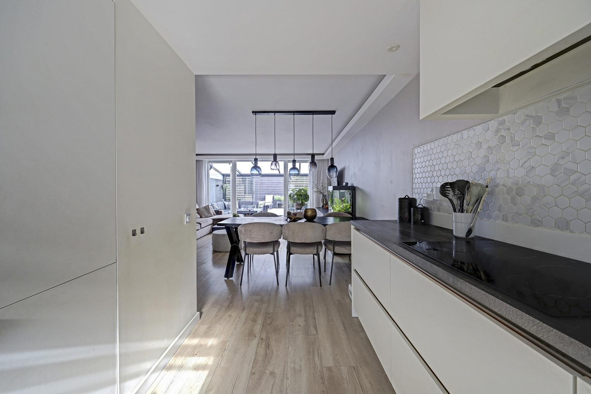 Tussenwoning te koop: D. Schellincxstraat 9, Spijkenisse