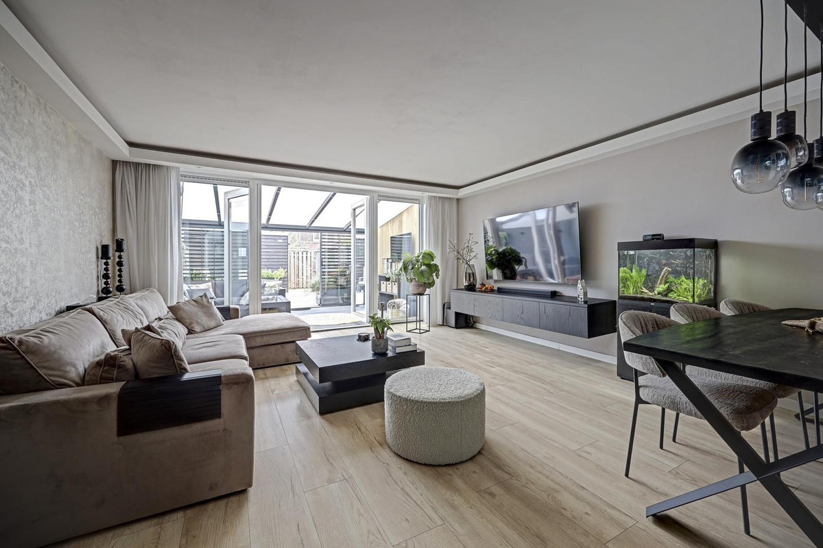 Tussenwoning te koop: D. Schellincxstraat 9, Spijkenisse