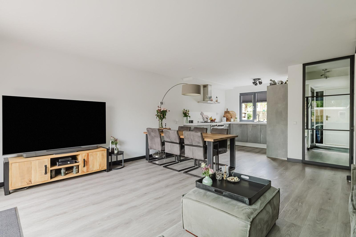 Tussenwoning te koop: Clingenburg 51, Hoofddorp