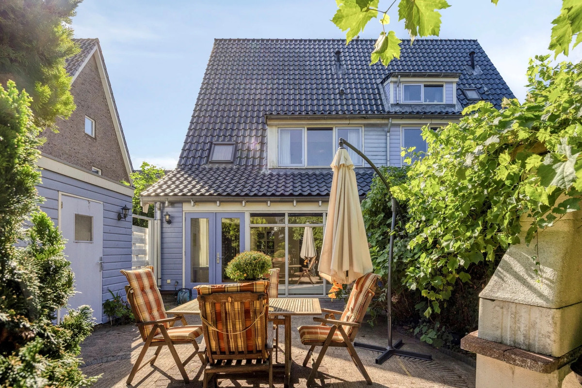 Twee-onder-één-kap te huur: Rijsbes 97, 'S-Gravenhage