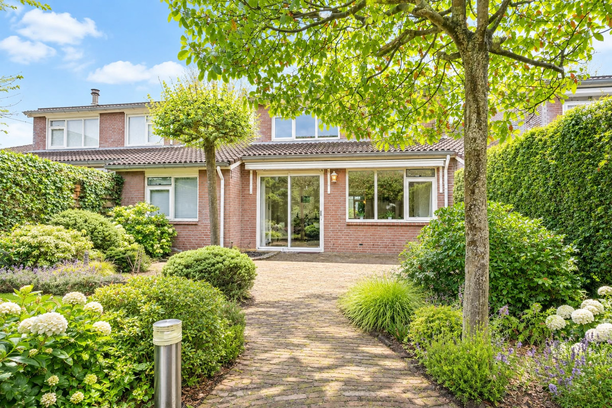 Tussenwoning te koop: Joos van Clevelaan 4, Bilthoven