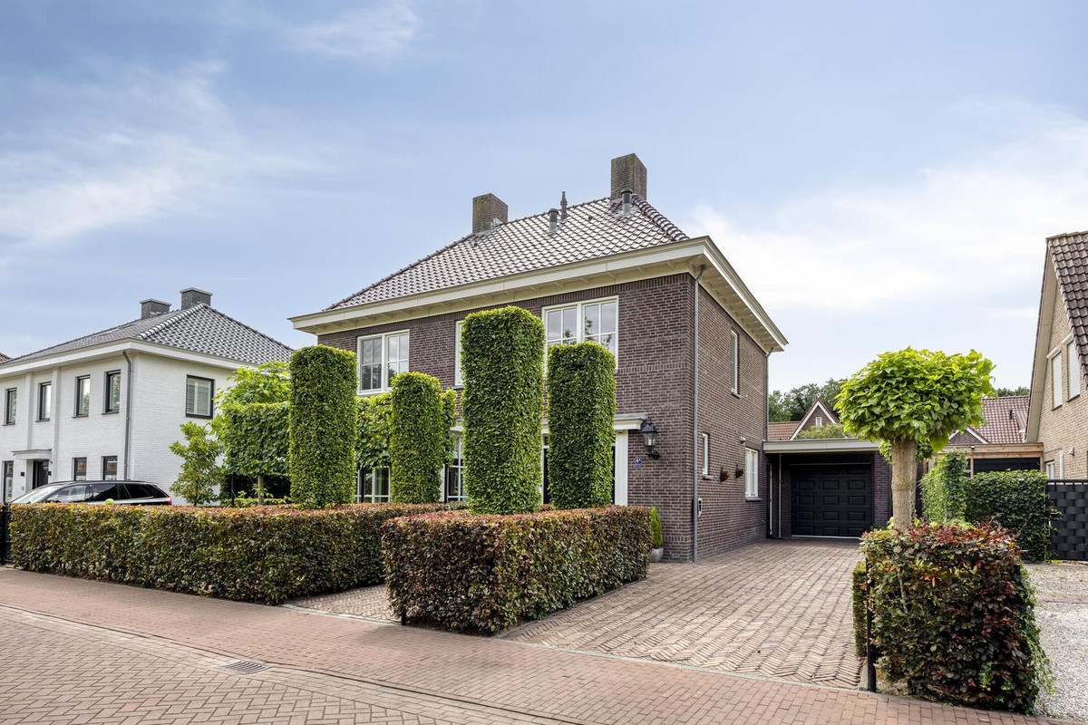 Twee-onder-één-kap te koop: Gemeynte 4A, Hoogerheide