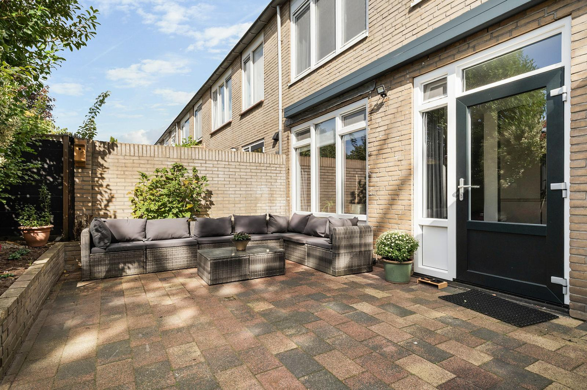 Hoekwoning te koop: Soendastraat 1, Hengelo