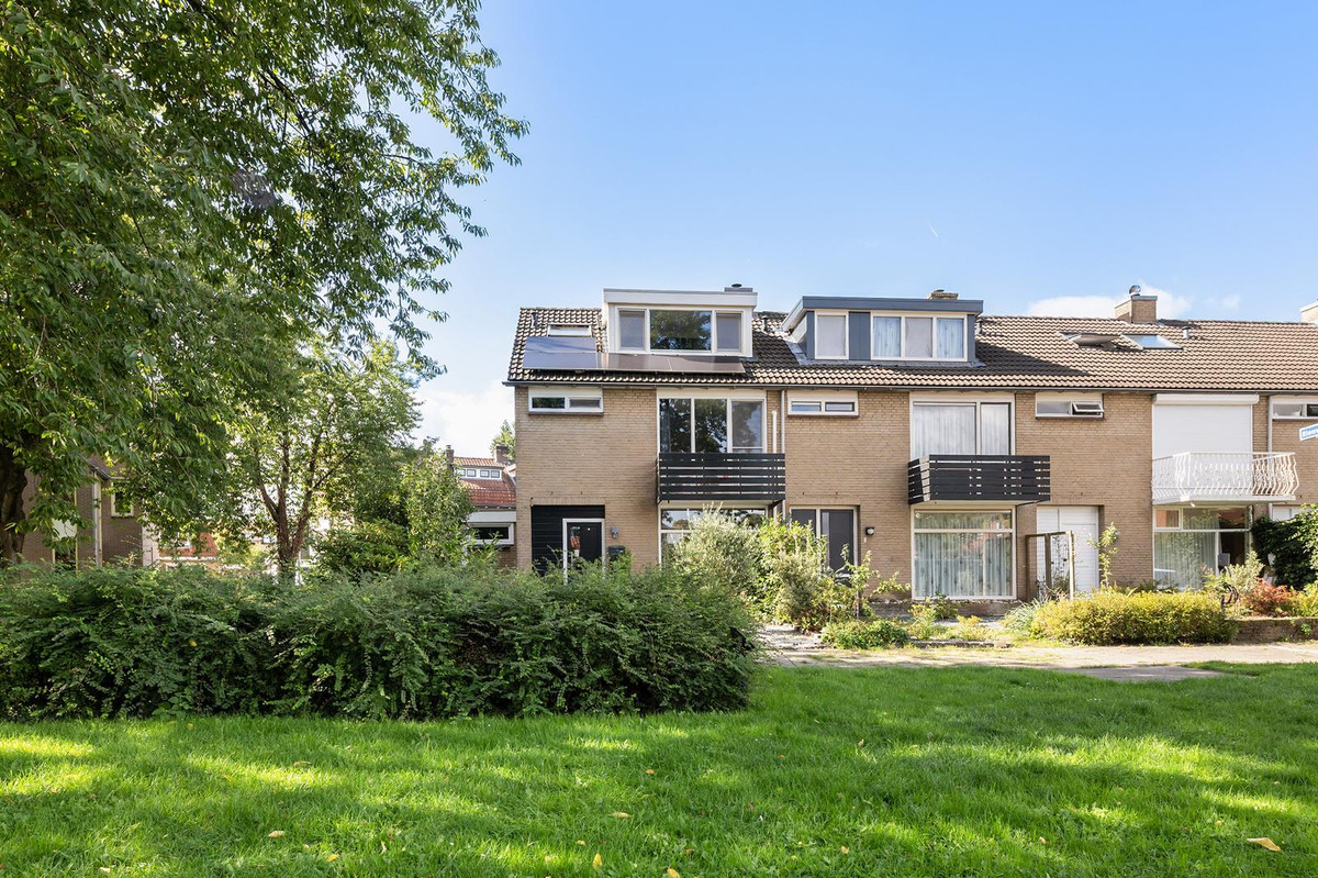 Hoekwoning te koop: Soendastraat 1, Hengelo
