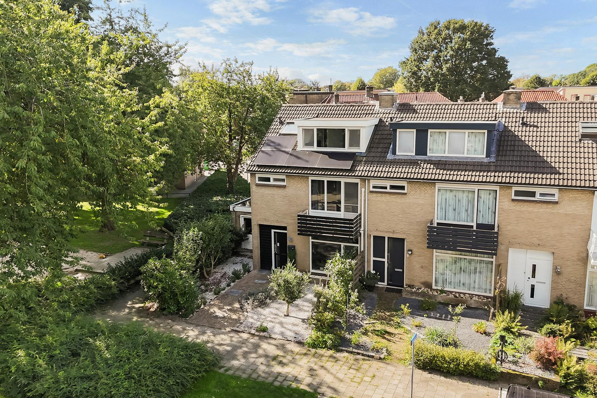Hoekwoning te koop: Soendastraat 1, Hengelo