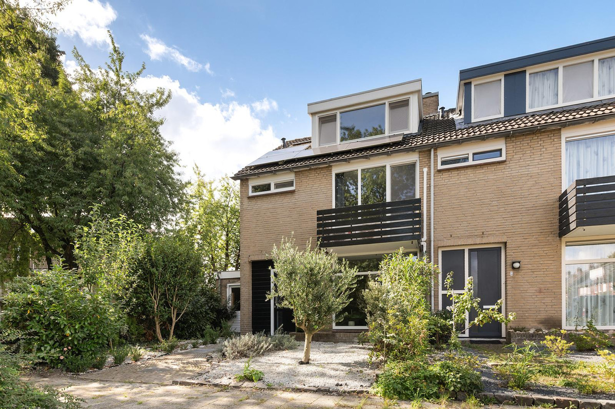 Hoekwoning te koop: Soendastraat 1, Hengelo