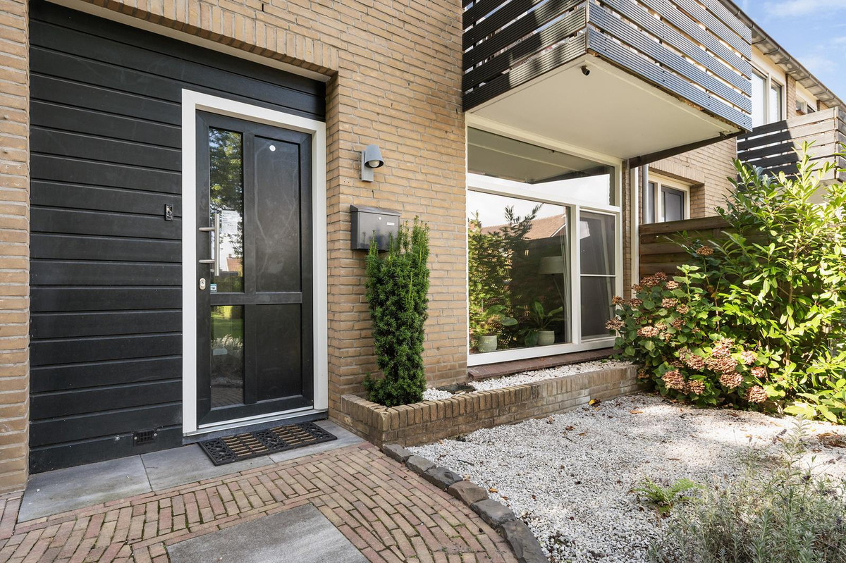 Hoekwoning te koop: Soendastraat 1, Hengelo