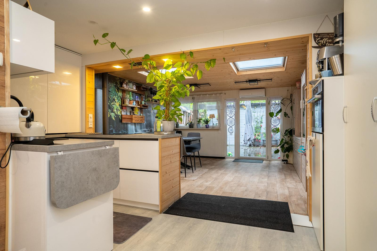 Tussenwoning te koop: Auskamplanden 221, Enschede