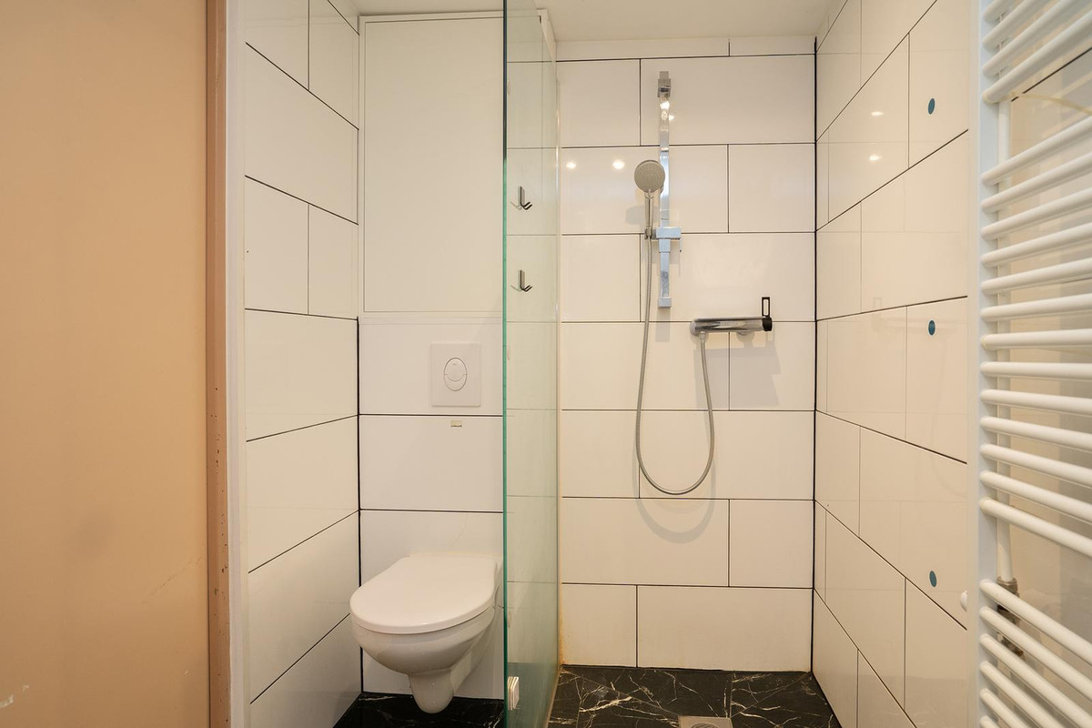 Tussenwoning te koop: Auskamplanden 221, Enschede