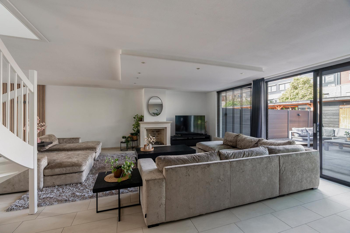 Tussenwoning te koop: Kreeftwater 16, Barendrecht