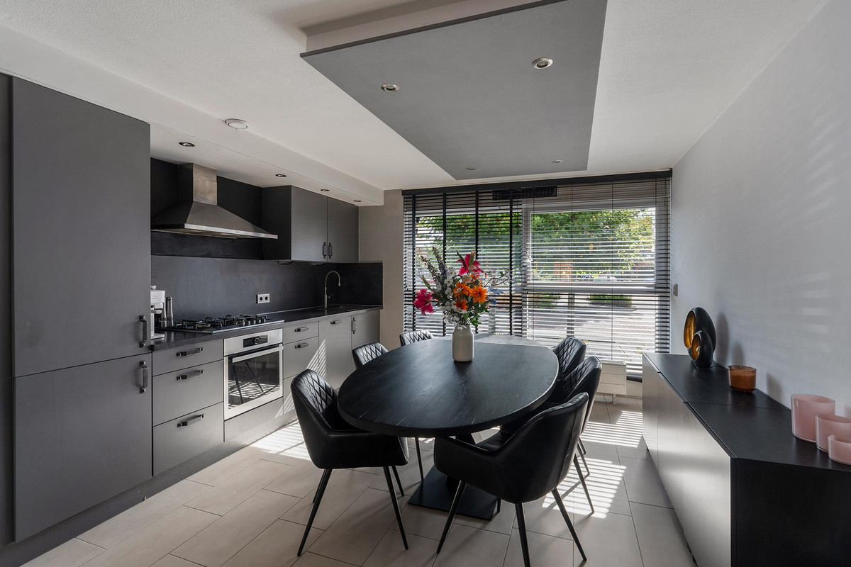 Tussenwoning te koop: Kreeftwater 16, Barendrecht
