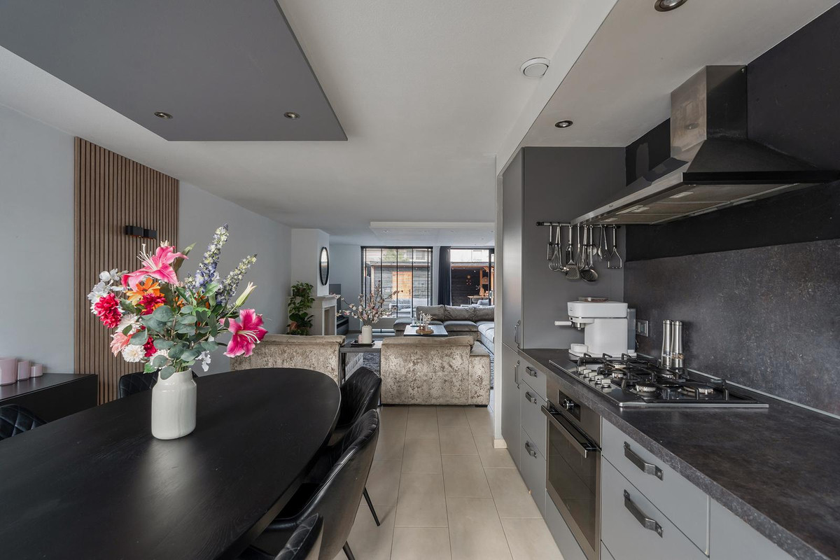 Tussenwoning te koop: Kreeftwater 16, Barendrecht