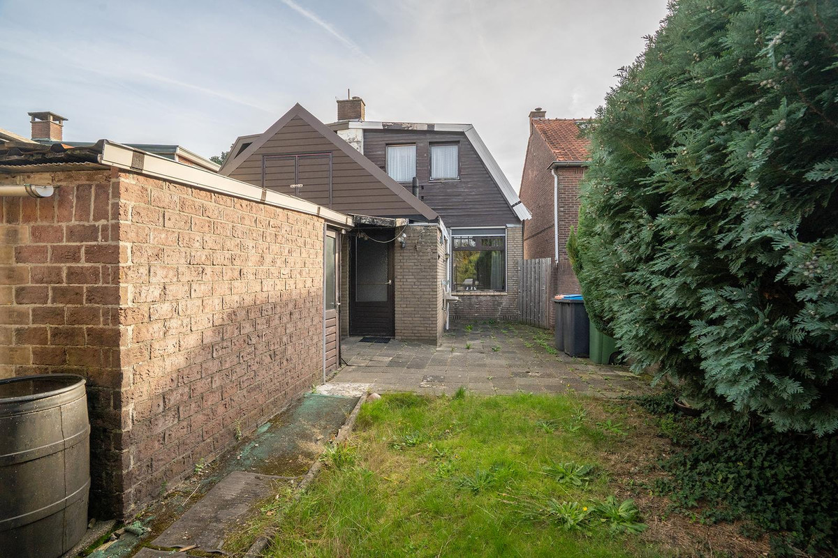 Twee-onder-één-kap te koop: Hyacintstraat 43, Enschede