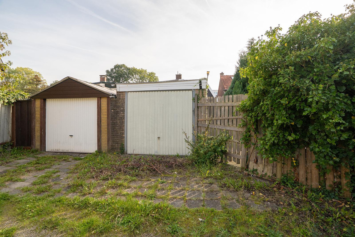 Twee-onder-één-kap te koop: Hyacintstraat 43, Enschede