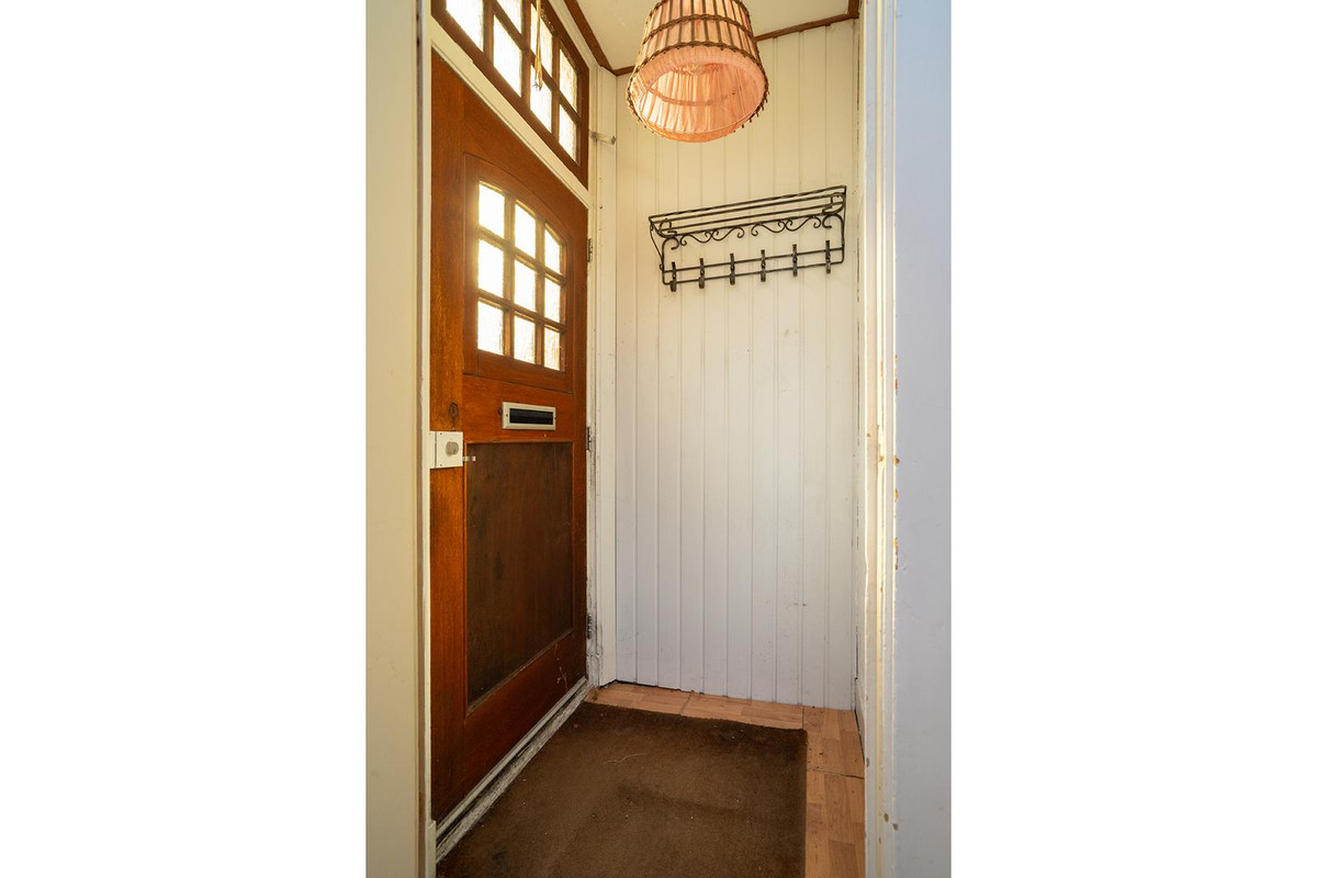 Twee-onder-één-kap te koop: Hyacintstraat 43, Enschede